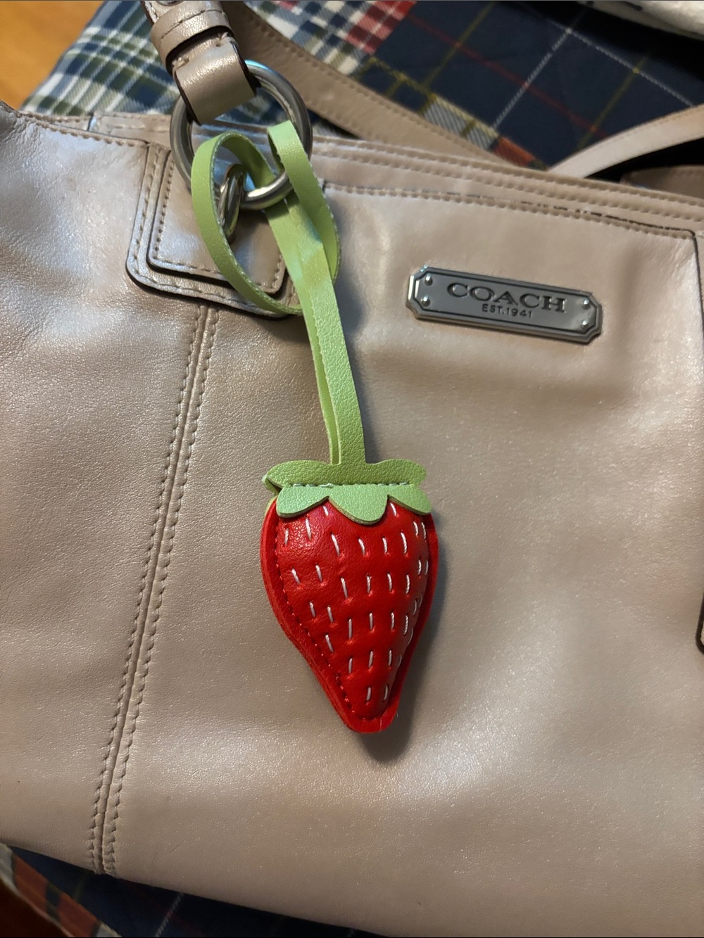 Strawberry Bag Charm Wrist Strap - Red & Green - Picture 2 of 4